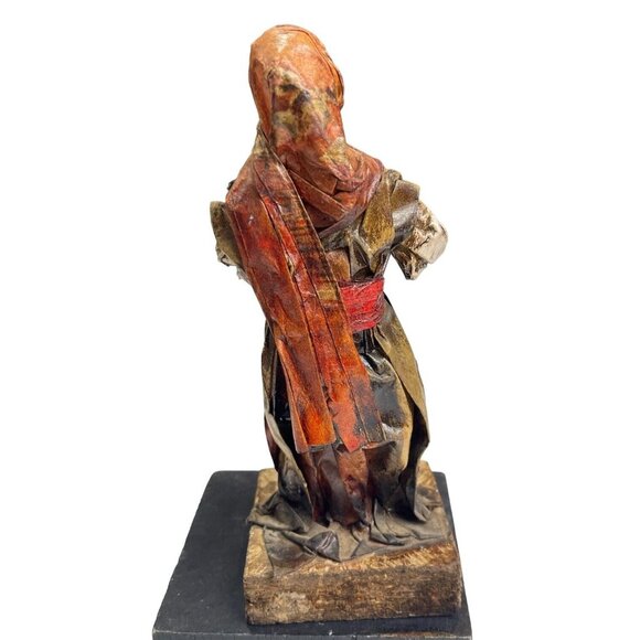 Vintage Paper Mache Old Lady Carrying a Pig Statue Figurine Wood Base 6.5 in H - Picture 4 of 8